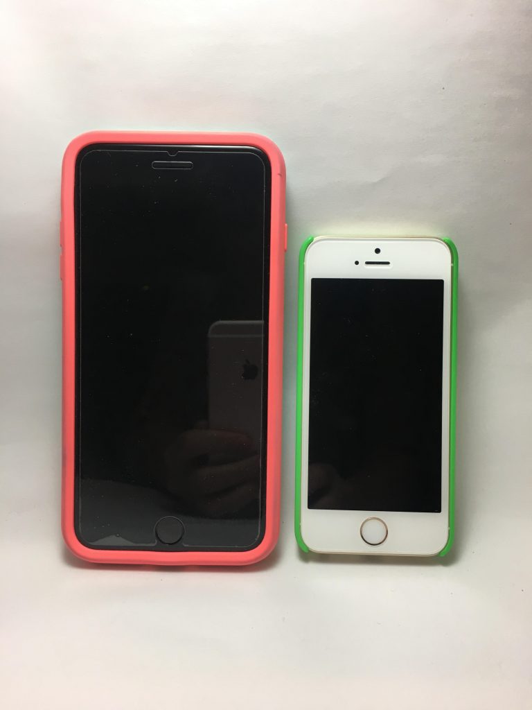 iphones SE and iphone 7 plus travel tech tools review
