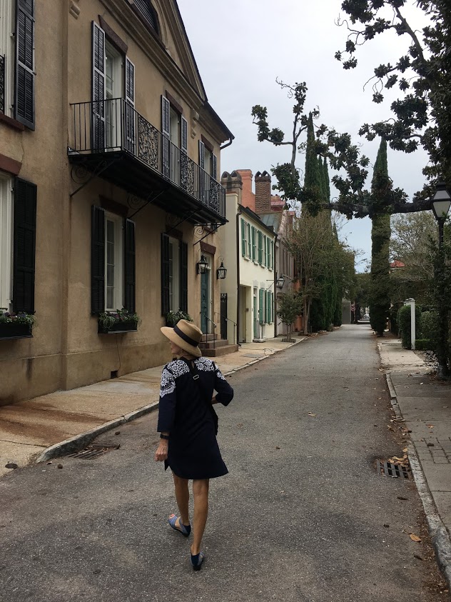 Two Sisters Tour guide for a first trip to Charleston, South Carolina